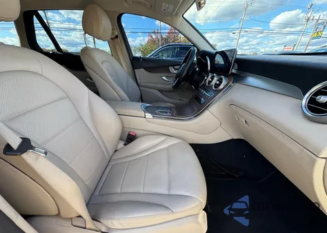 2020 Mercedes-Benz Glc 300 from USA, damaged, VIN WDC0G8DB7LF727170